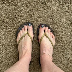 Havaianas Women's Gold Strap Flip Flops